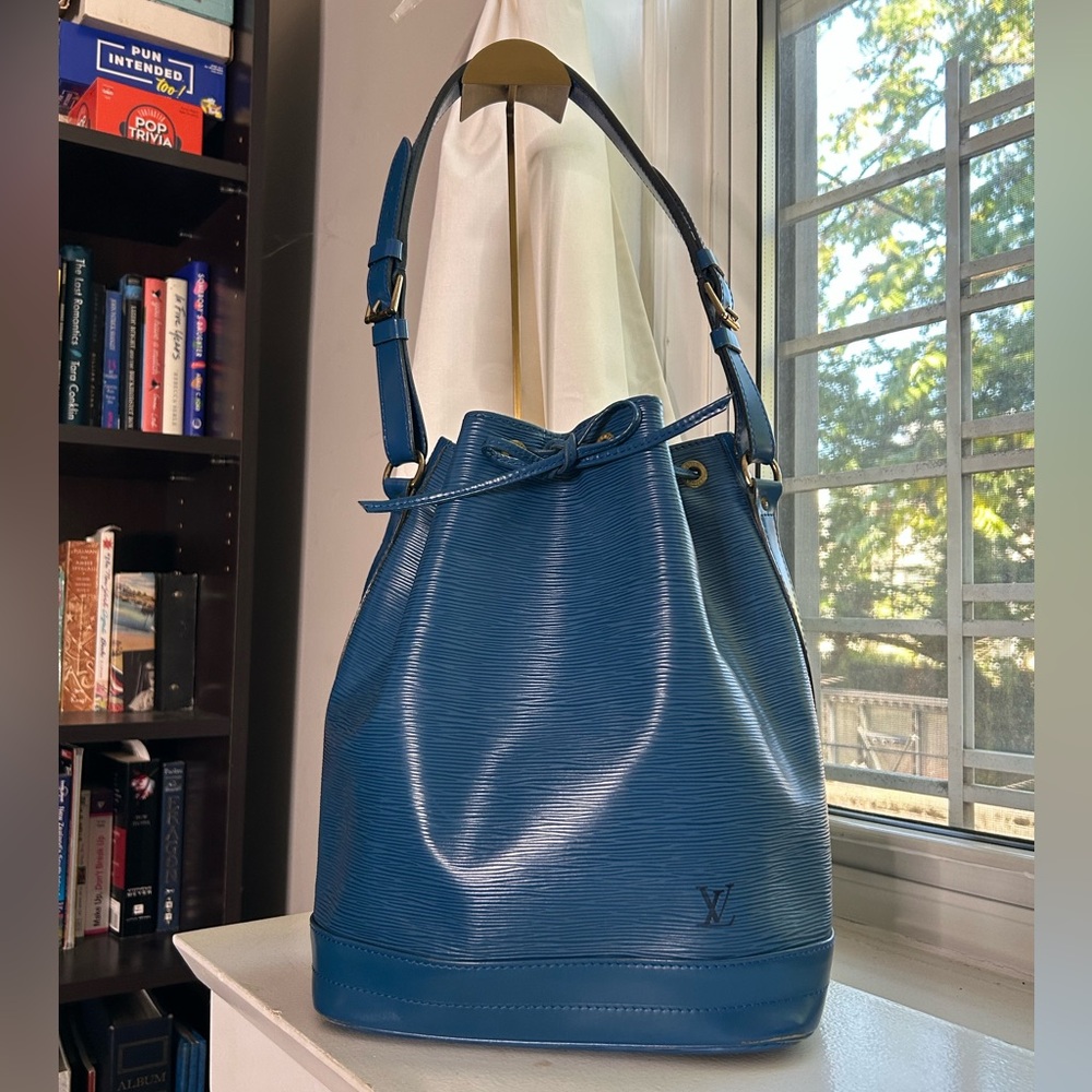 Louis Vuitton Blue Epi Noe Bucket Shoulder Bag